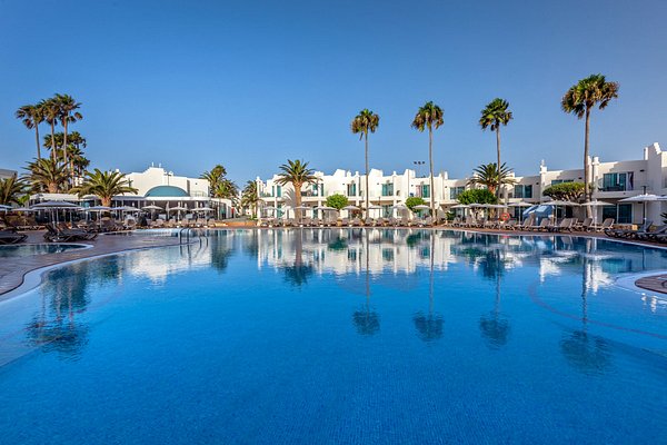 Fuerteventura wide beach and calm luxury setting